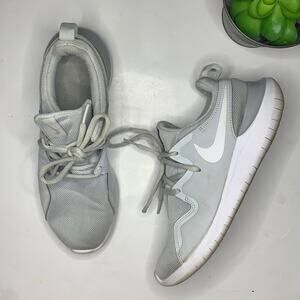 Nike Tessen Women’s Walking Casual Gray White Shoes Sneakers S-140 Size 7.5